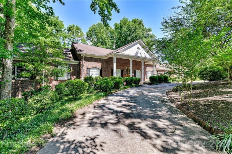 Property image 4 at 5335 Parview Drive, Charlotte, NC 28226