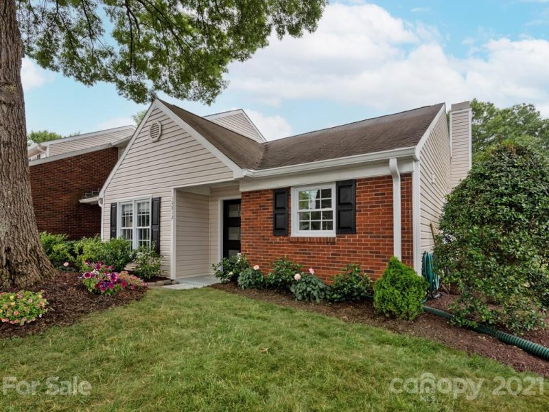 Property image 2 at 10812 Winterbourne Court, Charlotte, NC 28277