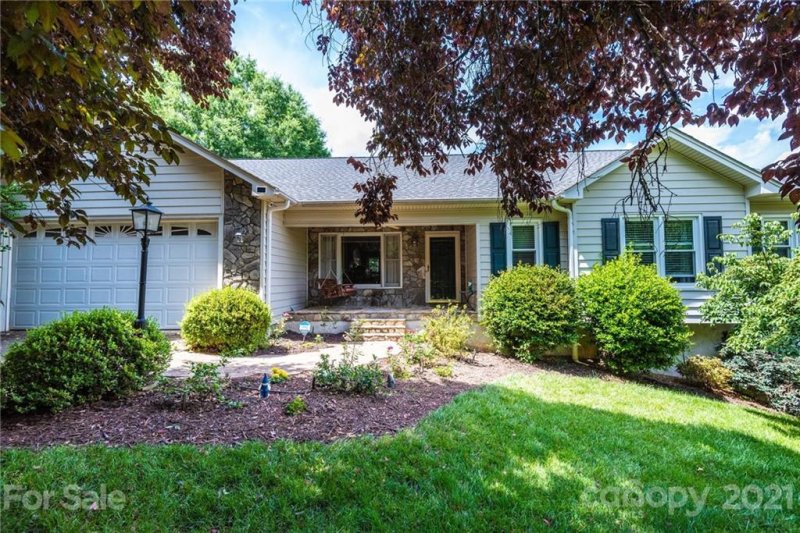 Property image 2 at 1235 34th Avenue, Hickory, NC 28601