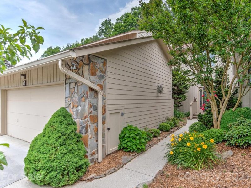 Property image 2 at 115 Cloverleaf Lane, Asheville, NC 28803