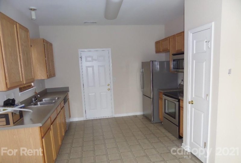 Property image 4 at 8454 Newfane Road, Charlotte, NC 28269