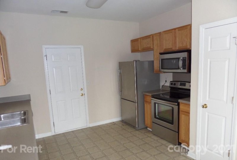 Property image 5 at 8454 Newfane Road, Charlotte, NC 28269