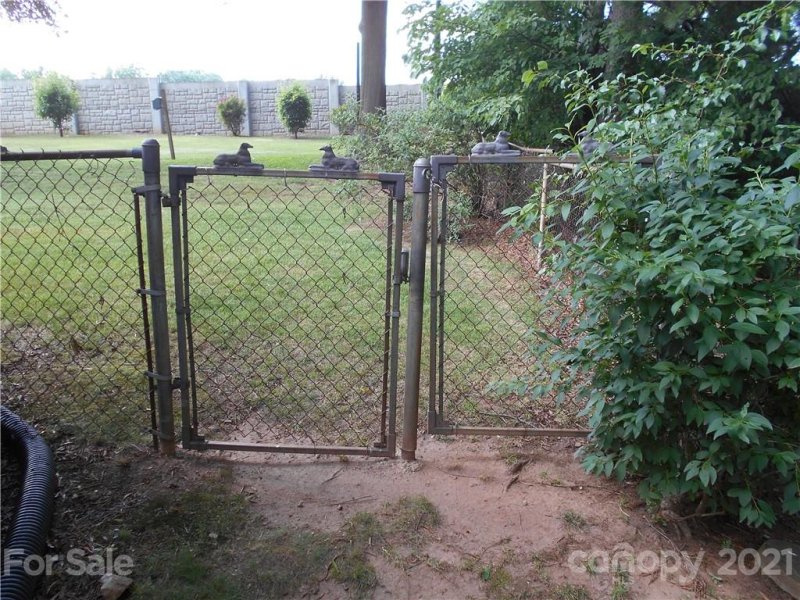 Property image 2 at 621 Carolina Avenue, Statesville, NC 28677