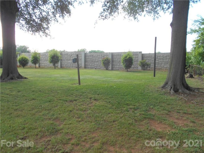 Property image 4 at 621 Carolina Avenue, Statesville, NC 28677