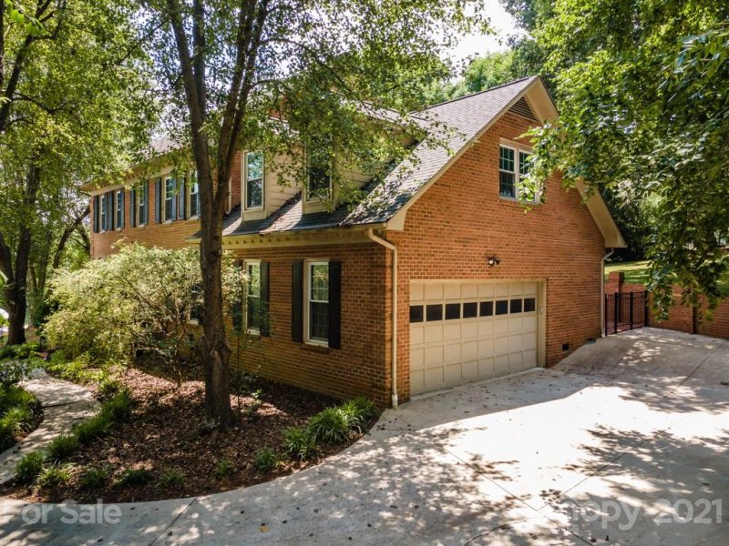 Property image 2 at 117 49th Avenue Place, Hickory, NC 28601