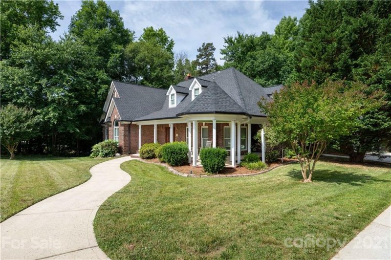 Property image 2 at 727 Pine Forest Road, Charlotte, NC 28214