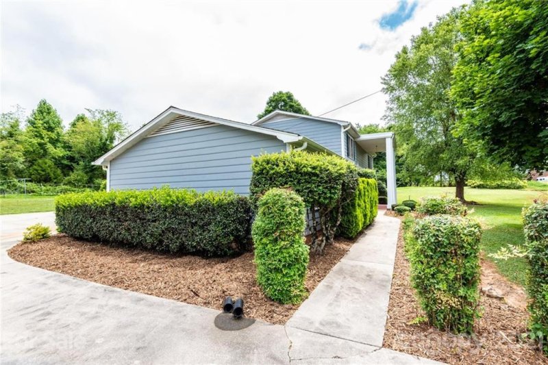 Property image 4 at 3361 47th Avenue Place, Hickory, NC 28601