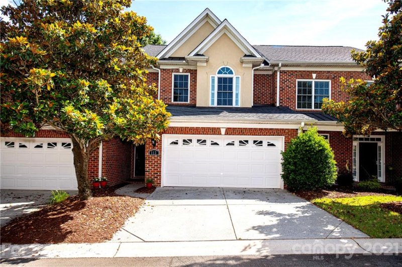 112 Villa Lake Drive