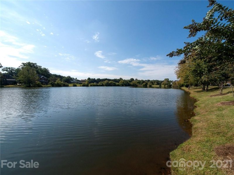 Property image 4 at 112 Villa Lake Drive, Fort Mill, SC 29708