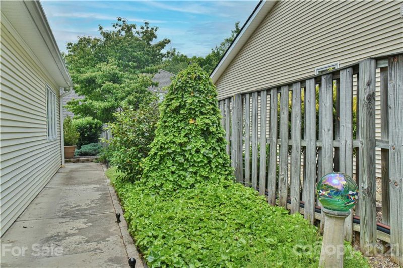 Property image 2 at 48 Honeycomb Circle, Swannanoa, NC 28778