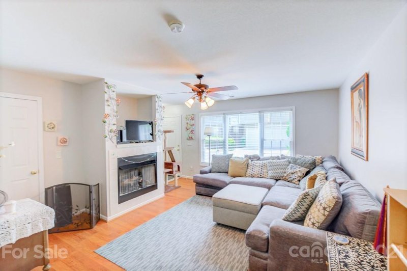 Property image 4 at 84 Rotunda Circle, Asheville, NC 28806