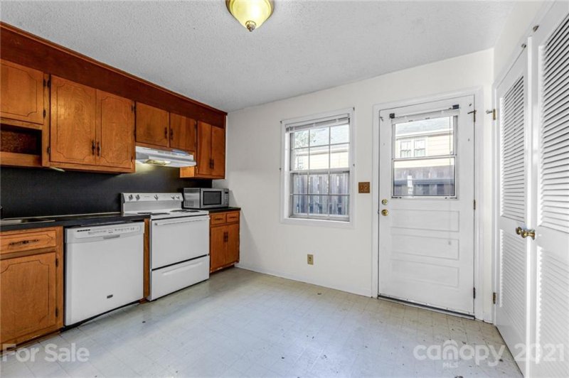 Property image 2 at 1300 Larchmont Place, Salisbury, NC 28144