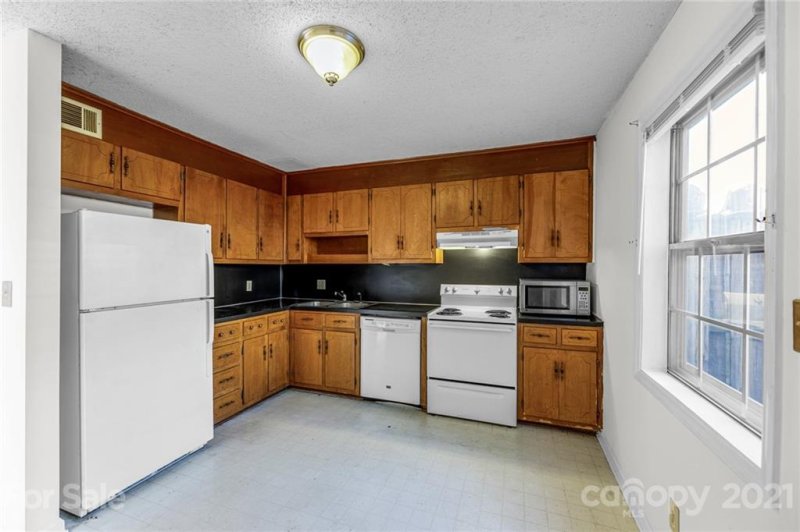 Property image 3 at 1300 Larchmont Place, Salisbury, NC 28144