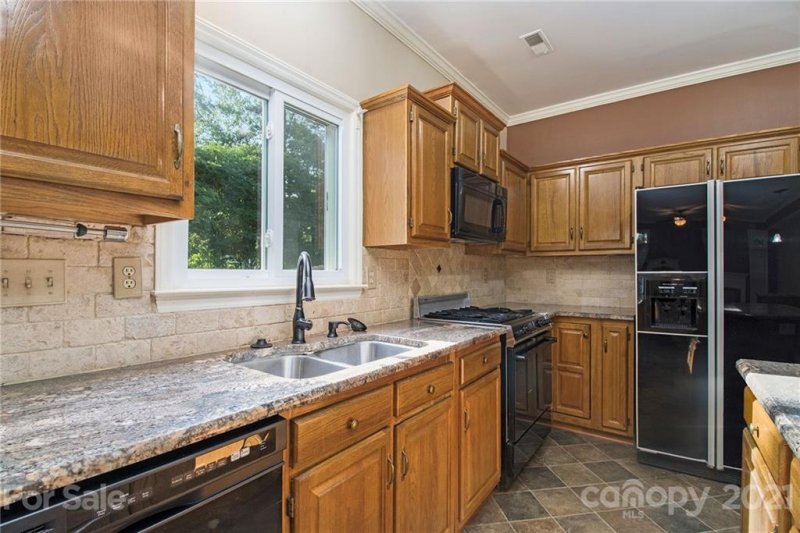 Property image 2 at 12400 Woodbend Drive, Matthews, NC 28105