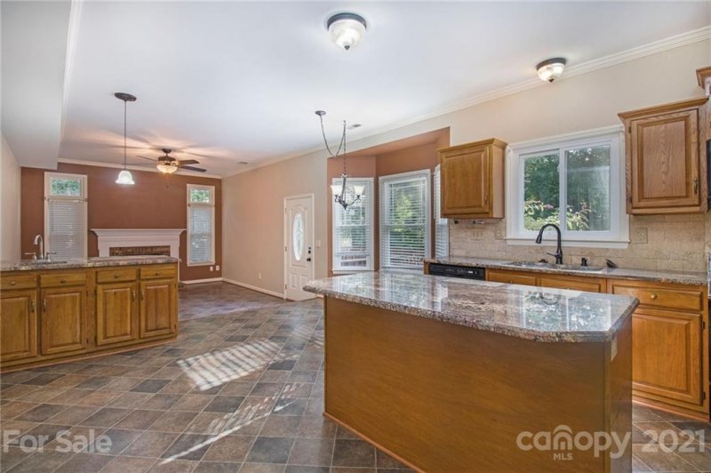 Property image 4 at 12400 Woodbend Drive, Matthews, NC 28105