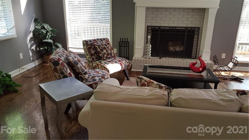 Property image 2 at 2533 Dogwood Circle, Charlotte, NC 28208