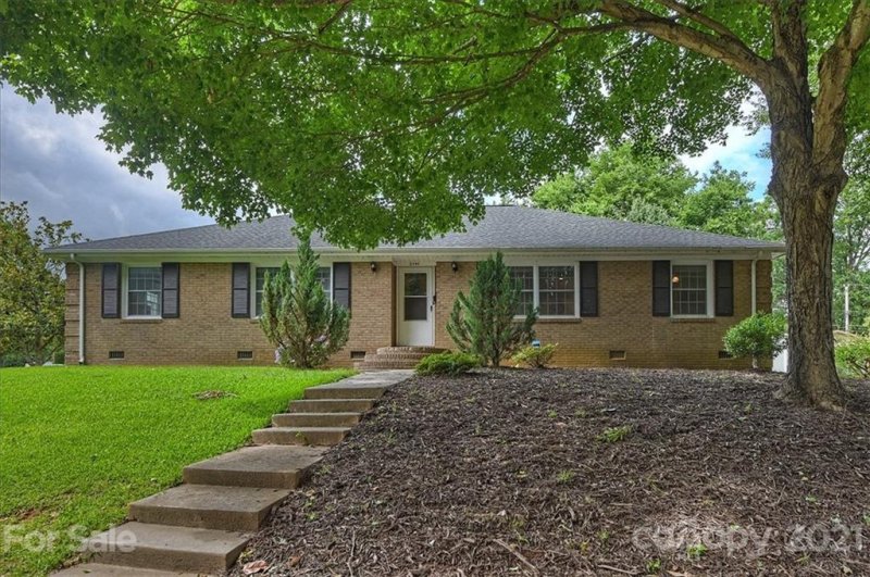 Property image 2 at 2540 Briargrove Drive, Charlotte, NC 28215