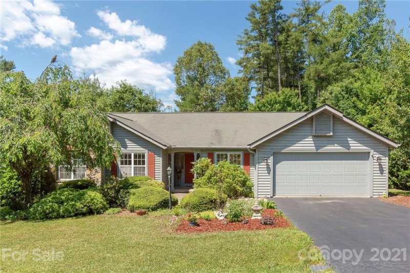 Property image 2 at 3 Tall Pines Road, Hendersonville, NC 28739