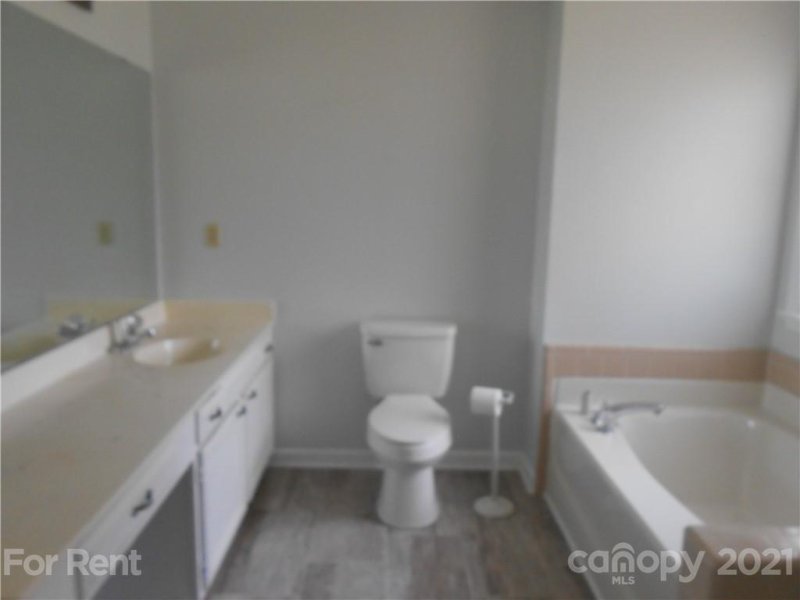 Property image 4 at 7502 Crestside Lane, Charlotte, NC 28227