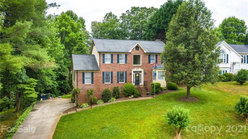 Property image 2 at 1028 38th Avenue, Hickory, NC 28601