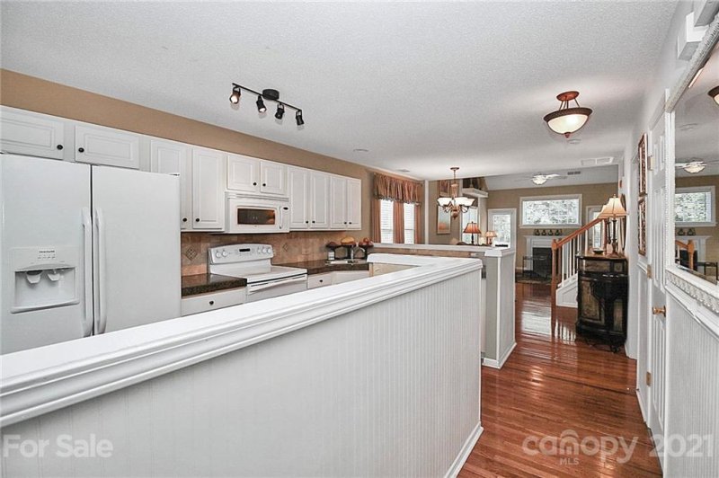 Property image 2 at 16844 Timber Crossing Road, Charlotte, NC 28213