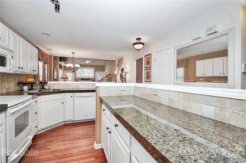 Property image 4 at 16844 Timber Crossing Road, Charlotte, NC 28213