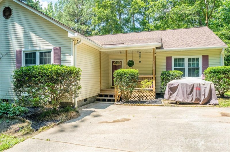 Property image 3 at 810 Clearview Court, Concord, NC 28025