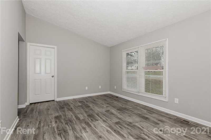 Property image 3 at 326 Catawba Circle, Matthews, NC 28104