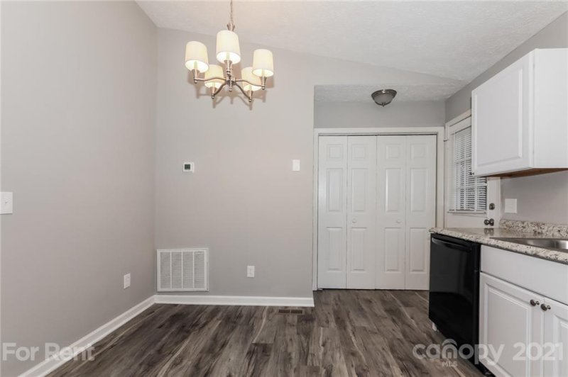 Property image 4 at 326 Catawba Circle, Matthews, NC 28104