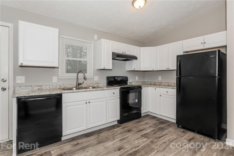 Property image 5 at 326 Catawba Circle, Matthews, NC 28104