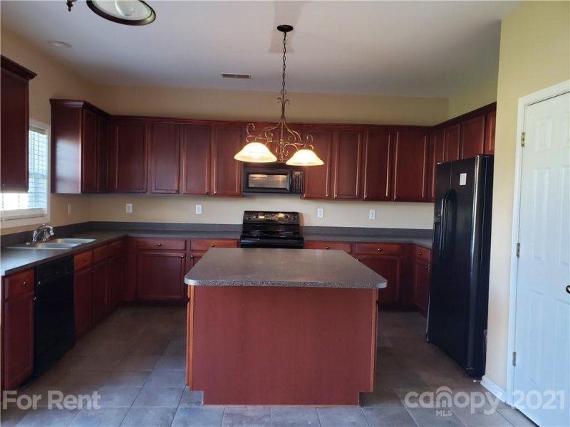 Property image 4 at 9820 Jeanette Circle, Charlotte, NC 28213