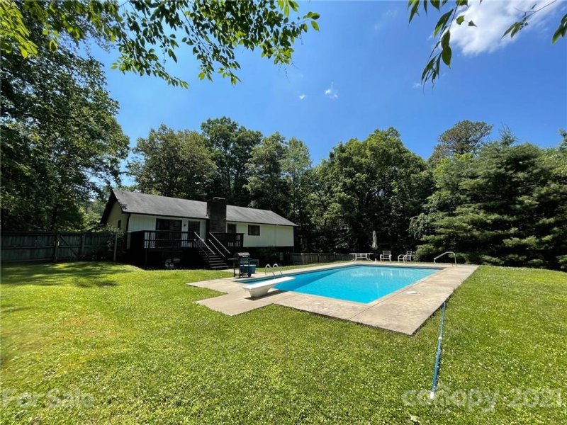 Property image 2 at 322 Melissa Way, Hendersonville, NC 28791