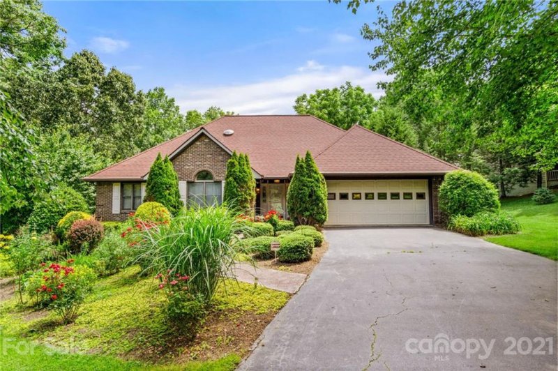 8 Weston Heights Drive