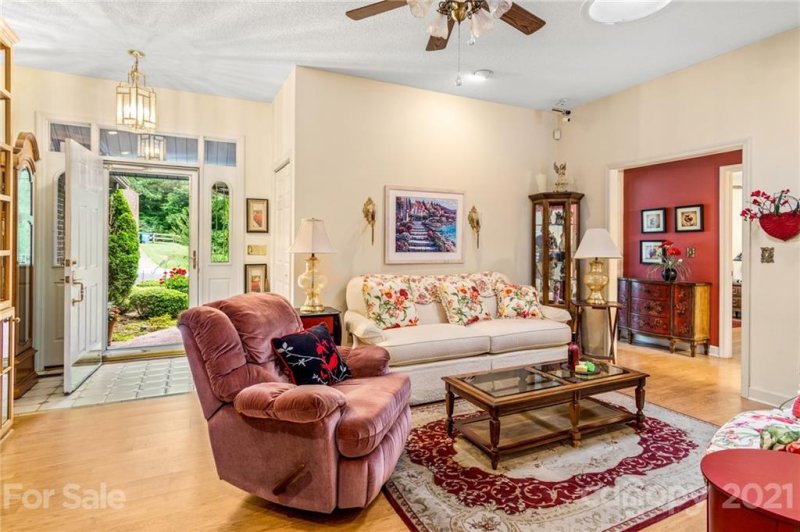 Property image 2 at 8 Weston Heights Drive, Asheville, NC 28803