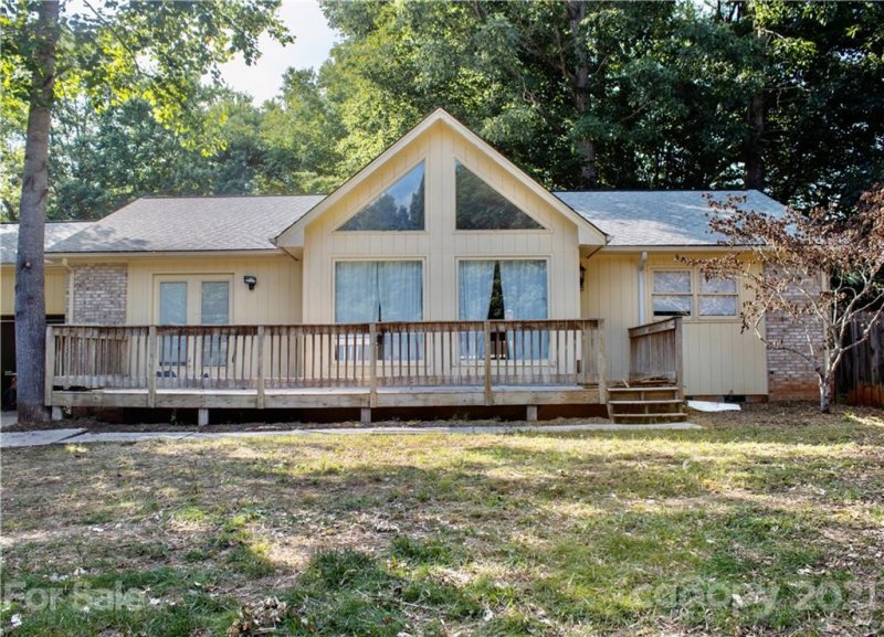 Property image 2 at 1180 Hidden Creek Circle, Hickory, NC 28602