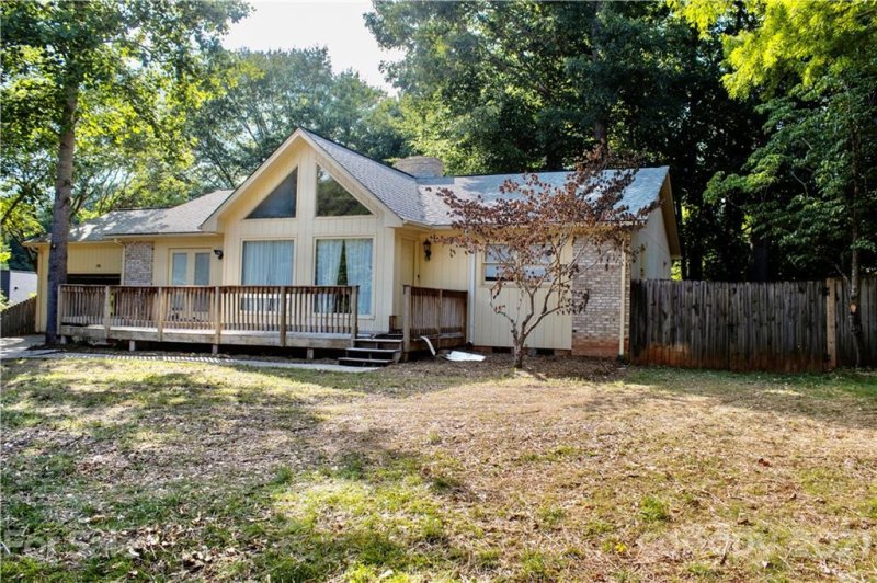 Property image 3 at 1180 Hidden Creek Circle, Hickory, NC 28602