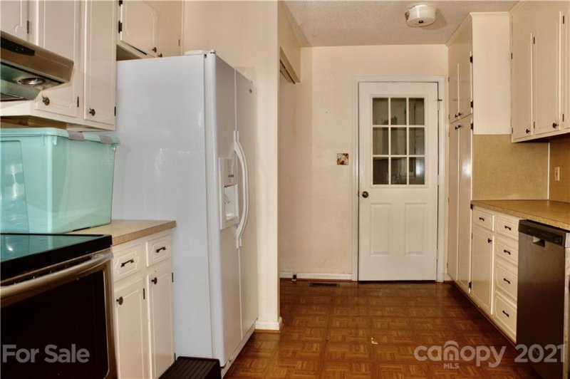 Property image 5 at 1180 Hidden Creek Circle, Hickory, NC 28602