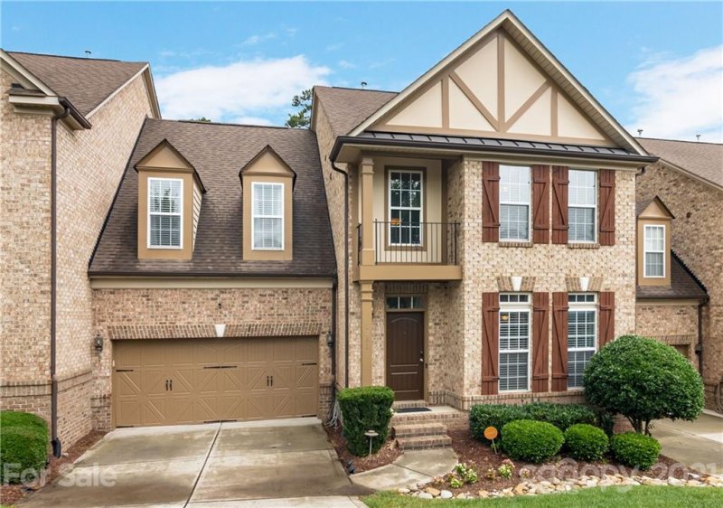 2262 Donnington Lane