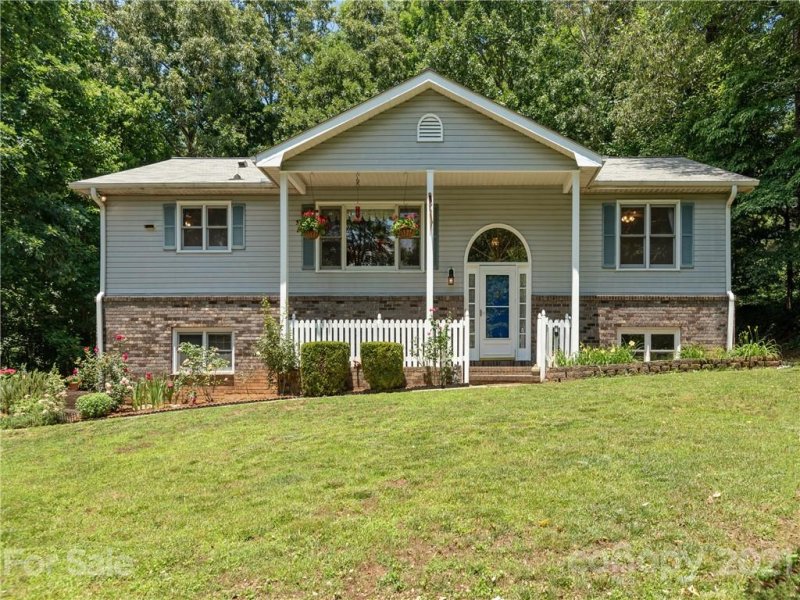Property image 3 at 45 Starlight Lane, Hendersonville, NC 28792