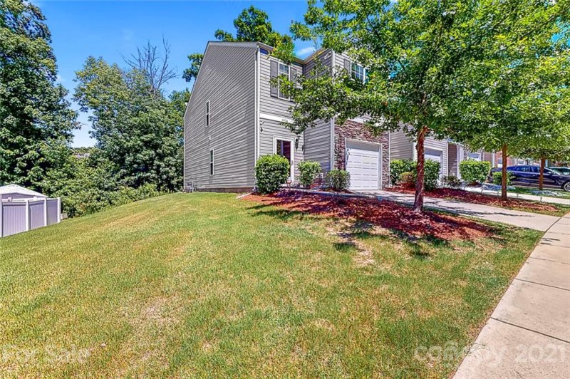 Property image 2 at 4024 Queensbridge Road, Charlotte, NC 28213