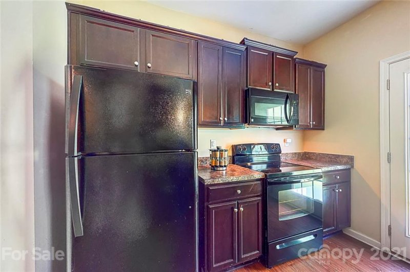 Property image 3 at 4024 Queensbridge Road, Charlotte, NC 28213
