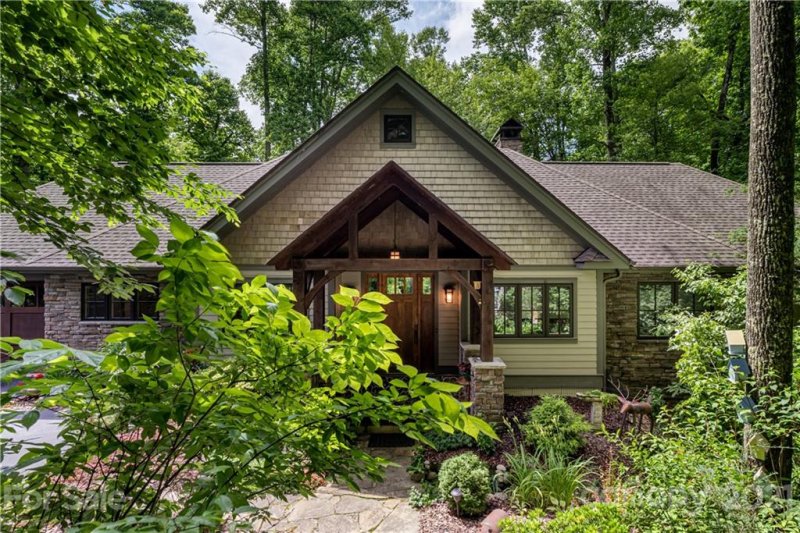 Property image 3 at 1215 Solomon Circle, Hendersonville, NC 28739