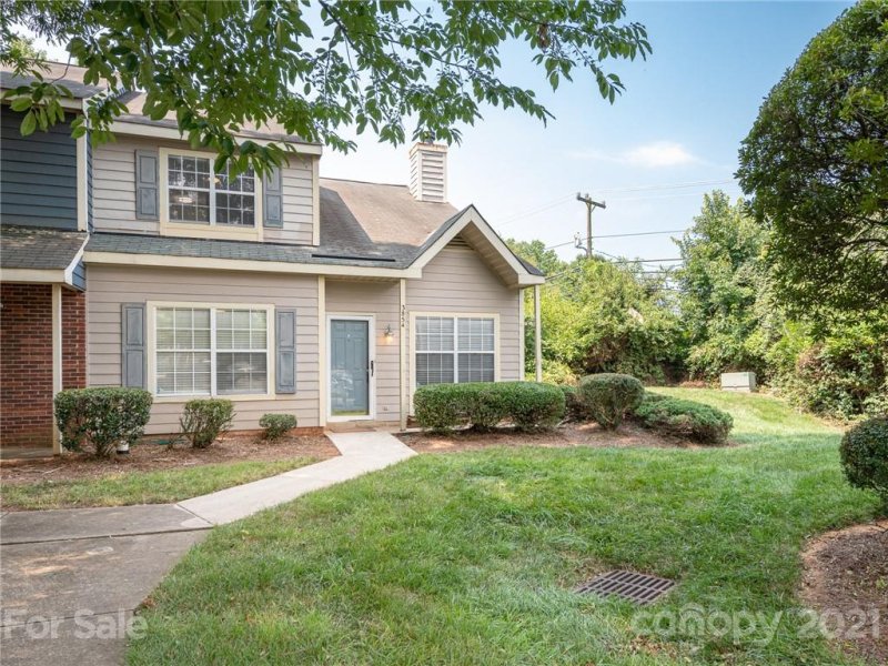 Property image 4 at 3854 Mosscroft Lane, Charlotte, NC 28215