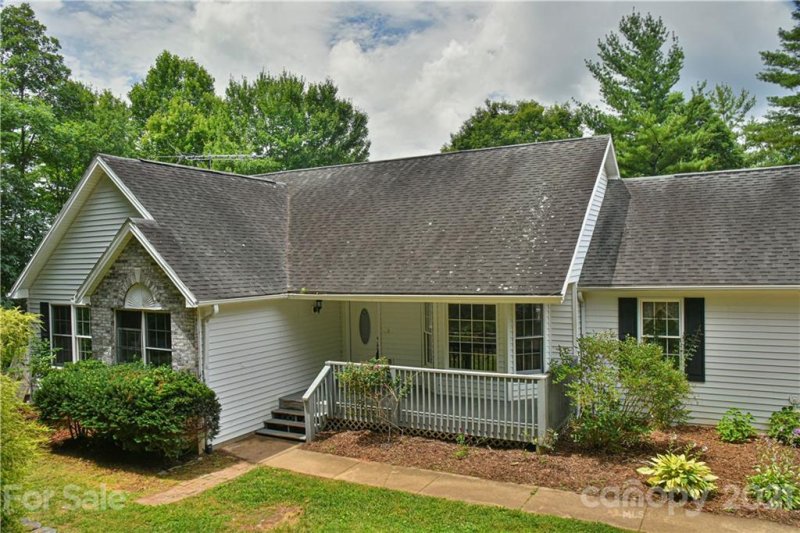 Property image 3 at 21 Moriah Lane, Asheville, NC 28803