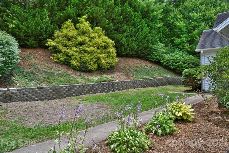 Property image 5 at 21 Moriah Lane, Asheville, NC 28803