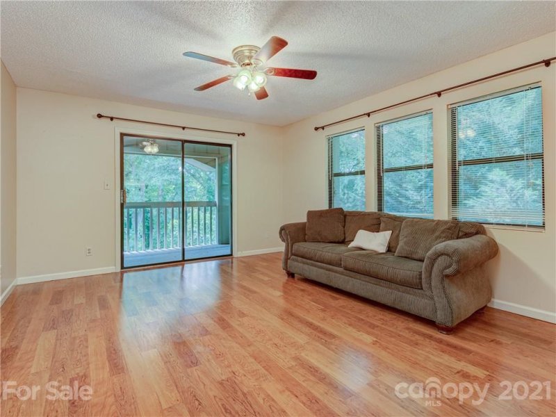 Property image 3 at 906 Abbey Circle, Asheville, NC 28805