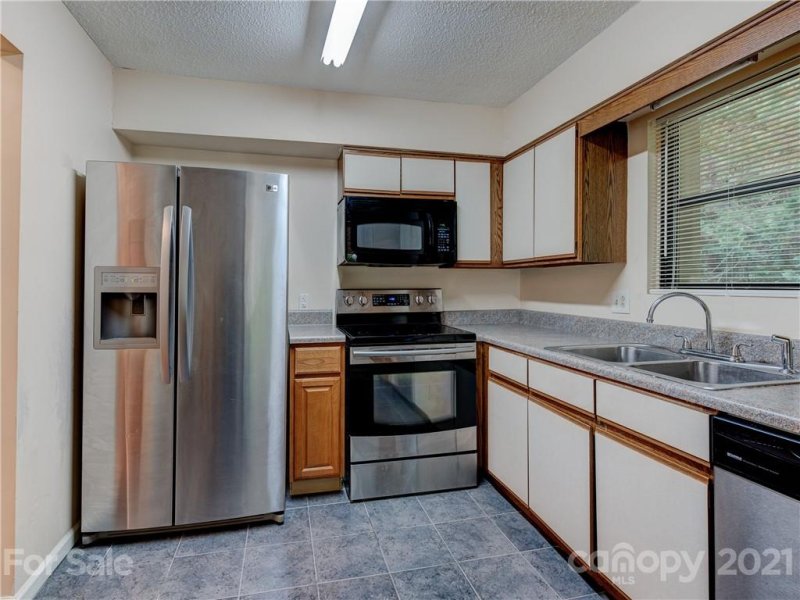 Property image 5 at 906 Abbey Circle, Asheville, NC 28805