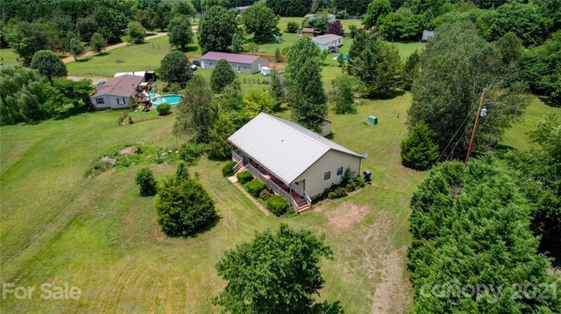 Property image 2 at 336 Deerchase Circle, Statesville, NC 28625