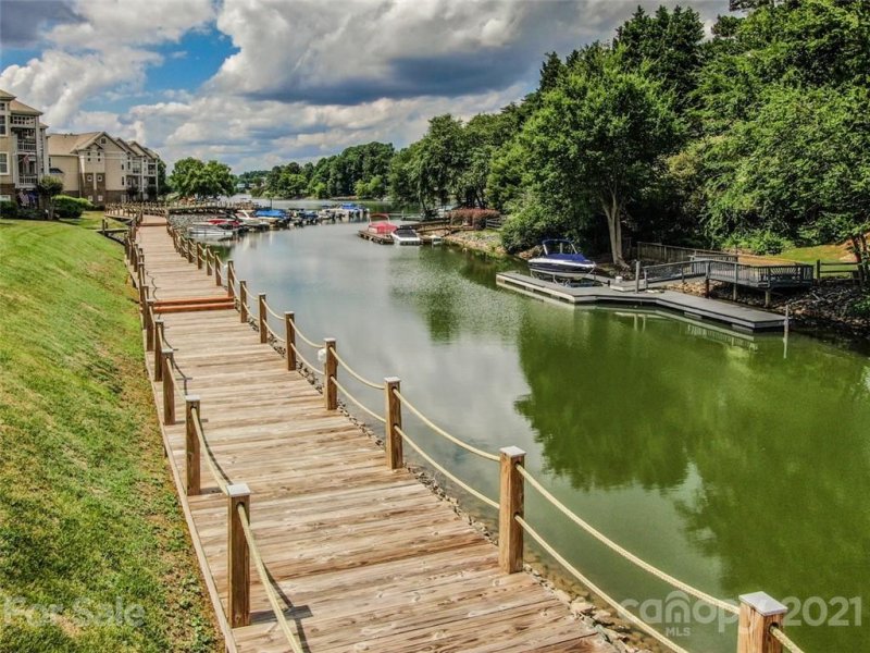 Property image 2 at 104 Pier 33 Drive, Mooresville, NC 28117