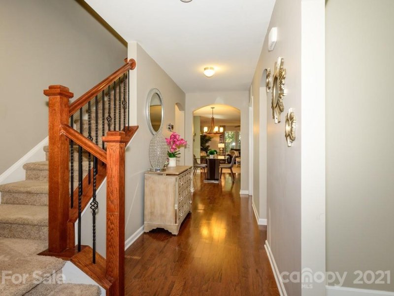 Property image 4 at 334 Cornielle Lane, Charlotte, NC 28216